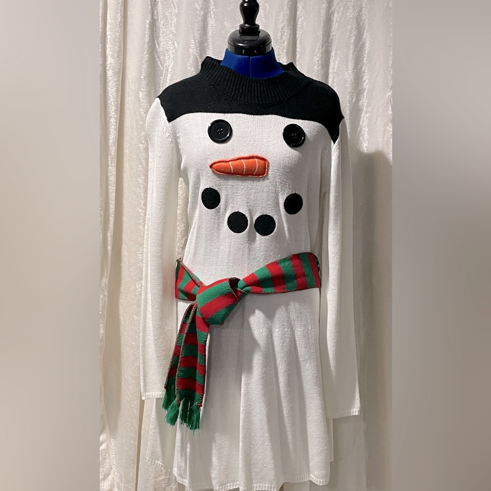 Brand: xhilaration
Size: XL
Color: White/Black/Christmas colors